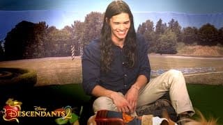 BooBoo Stewart Plays with Puppies! | Dogscendants 🐶| Descendants 2