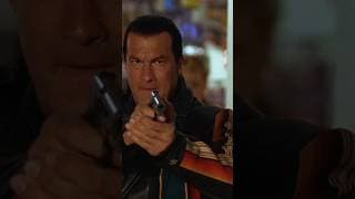 Steven Seagal uses a M1911A1. Fire Down Below (1997). Félix Enríquez Alcalá 📽