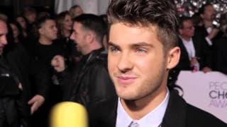 Cody Christian Describes His Perfect Date Night & Burger at the People’s Choice Awards 2016