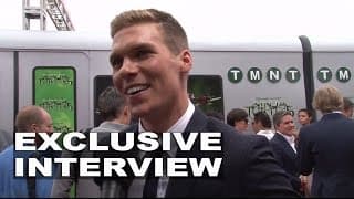 Teenage Mutant Ninja Turtles: Pete Ploszek (Leonardo) Exclusive Premiere Interview | ScreenSlam
