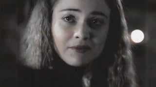 Eros Vlahos & Hera Hilmar | as |  Niklas & Vanessa - Falling into Place