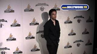Justin Kirk Shows His Sexy Back at Hallowdega Red Carpet
