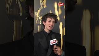 #Anora star Mark Eydelshteyn is stunned by Mikey Madison at the #GovernorsAwards