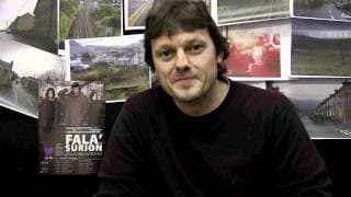 Un munud gyda Rhodri Miles